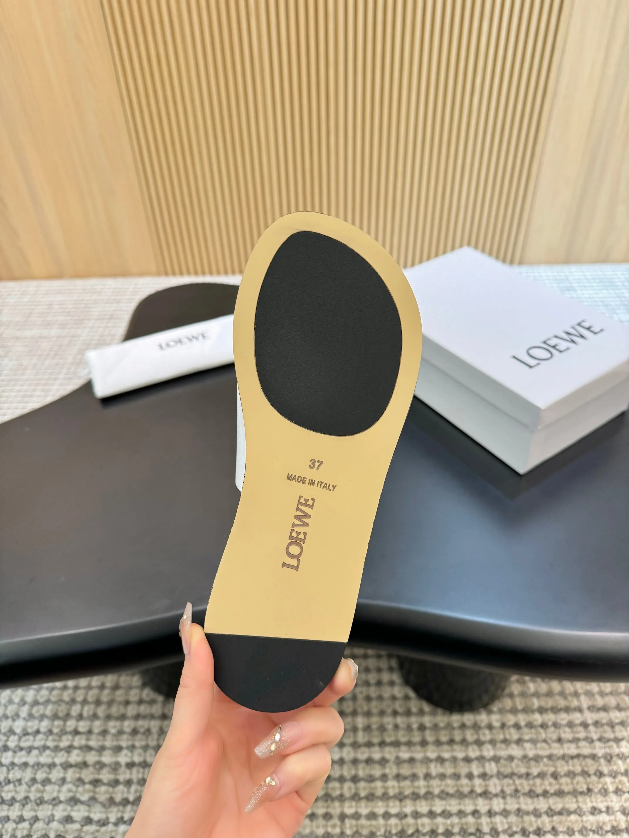 👟👟Ex-factory price 340👟👟 Genuine leather sole +40 LOEWE 25th spring and summer new style, same style for men and women, six colors to choose from. Code number:35-45